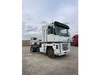 Nyergesvontató RENAULT Magnum 440
