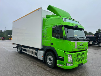 Dobozos felépítményű teherautó VOLVO FM 330