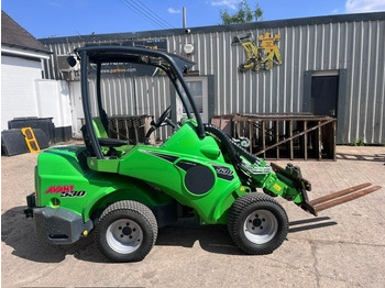 Derékcsuklós rakodó AVANT