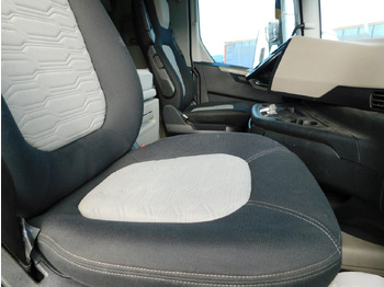 Nyergesvontató Ford F max ll 4x2 scab e6 12tx2620: 5 kép. Nyergesvontató Ford F max ll 4x2 scab e6 12tx2620: 5 kép.