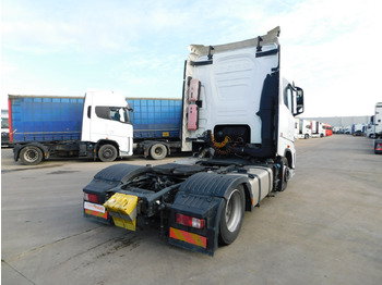 Nyergesvontató Ford F max ll 4x2 scab e6 12tx2620: 3 kép. Nyergesvontató Ford F max ll 4x2 scab e6 12tx2620: 3 kép.