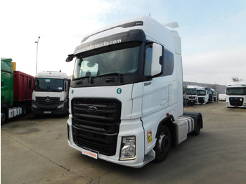 Nyergesvontató FORD