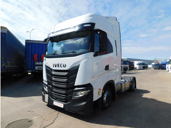 Nyergesvontató IVECO