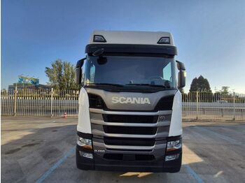 Nyergesvontató SCANIA R 450