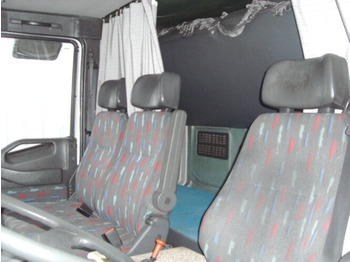 Ponyvás teherautó Iveco EuroCargo 120E24 4x2: 4 kép.