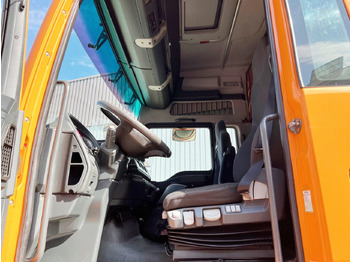 Interior photo 1: MAN TGA 26.440 6X2-2 LL TGA 26.440 6X2-2 LL, Intarder, Liftachse, LBW BÄR unterfaltbar lízing MAN TGA 26.440 6X2-2 LL TGA 26.440 6X2-2 LL, Intarder, Liftachse, LBW BÄR unterfaltbar
