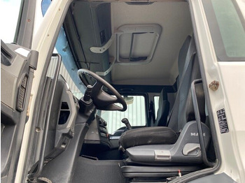 Interior photo 1: Tartályos teherautó MAN TGS 40.400 6x4 BB TGS 40.400 6x4 BB mit 20.000l Tank Interior photo 1: Tartályos teherautó MAN TGS 40.400 6x4 BB TGS 40.400 6x4 BB mit 20.000l Tank