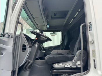 Interior photo 1: Dobozos felépítményű teherautó Mercedes-Benz Axor 1833 L 4x2 Axor 1833 L 4x2, Getränkekoffer