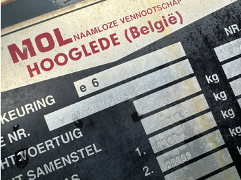 Nyergesvontató 815 4x2 815 4x2 Terminal Tractor, Rangierfahrzeug: 4 kép. Nyergesvontató 815 4x2 815 4x2 Terminal Tractor, Rangierfahrzeug: 4 kép.