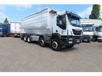 Tartályos teherautó Iveco Eurotrakker 410 8x4. Light damages, 100% all working. 100% drivable: 3 kép.