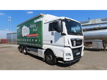 Ponyvás teherautó MAN TGX 18.480