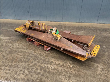 Emelőhátfal CATERPILLAR