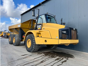 Csuklós dömper Cat 735 | 735B: 3 kép. Csuklós dömper Cat 735 | 735B: 3 kép.