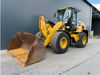 Gumikerekes homlokrakodó CATERPILLAR 930K