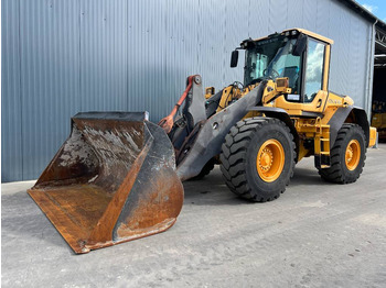 Gumikerekes homlokrakodó VOLVO L90F