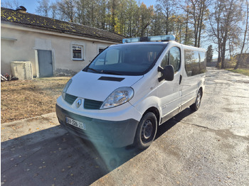 Mentőautó RENAULT Trafic 2.0 dCi 115 KM: 3 kép. Mentőautó RENAULT Trafic 2.0 dCi 115 KM: 3 kép.