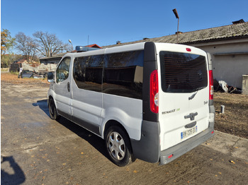 Mentőautó RENAULT Trafic 2.0 dCi 115 KM: 4 kép. Mentőautó RENAULT Trafic 2.0 dCi 115 KM: 4 kép.