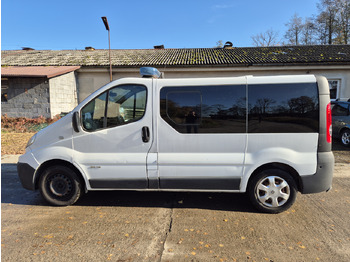 Mentőautó RENAULT Trafic 2.0 dCi 115 KM: 2 kép. Mentőautó RENAULT Trafic 2.0 dCi 115 KM: 2 kép.