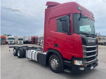 Ponyvás teherautó SCANIA R 450