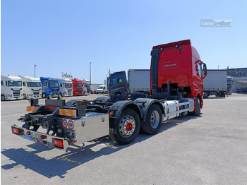 Cserefelépítményes teherautó VOLVO FH500: 3 kép. Cserefelépítményes teherautó VOLVO FH500: 3 kép.