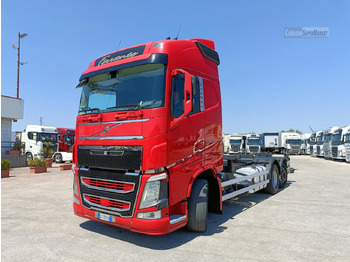 Cserefelépítményes teherautó VOLVO FH500: 2 kép. Cserefelépítményes teherautó VOLVO FH500: 2 kép.