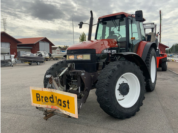 Traktor NEW HOLLAND