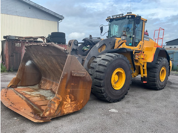 Gumikerekes homlokrakodó VOLVO L260H