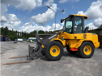 Gumikerekes homlokrakodó VOLVO L30G