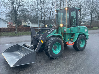 Gumikerekes homlokrakodó VOLVO L30G