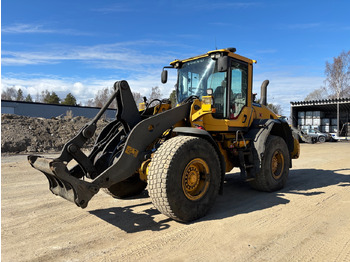 Gumikerekes homlokrakodó VOLVO L90G