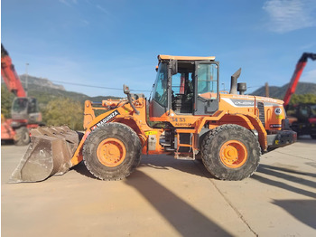 Gumikerekes homlokrakodó DOOSAN DL250