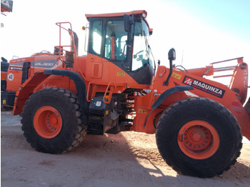 Gumikerekes homlokrakodó DOOSAN DL300