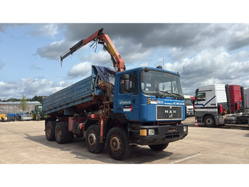 Billenőplatós teherautó, Darus autó MAN 35.362 (6 CYLINDER / MANUAL PUMP / 8X4 / FALFINGER CRANE PK80 / STEEL SUSP.): 3 kép.