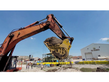 Kotró kanál Komatsu PC1250 Extreme Heavy Duty Bucket: 4 kép. Kotró kanál Komatsu PC1250 Extreme Heavy Duty Bucket: 4 kép.