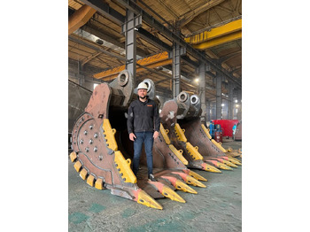 Kotró kanál Komatsu PC1250 Extreme Heavy Duty Bucket: 3 kép. Kotró kanál Komatsu PC1250 Extreme Heavy Duty Bucket: 3 kép.