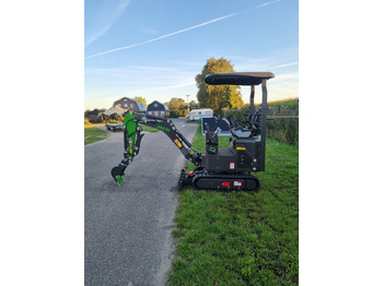 Minikotró WCM CTX 8010 Servo Diesel: 3 kép. Minikotró WCM CTX 8010 Servo Diesel: 3 kép.