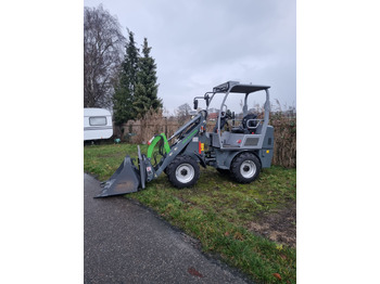 Gumikerekes homlokrakodó WCM-L2110e: 4 kép. Gumikerekes homlokrakodó WCM-L2110e: 4 kép.