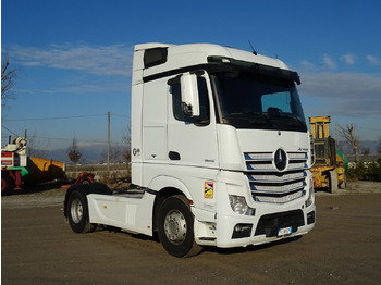 Nyergesvontató MERCEDES ACTROS 1845: 3 kép. Nyergesvontató MERCEDES ACTROS 1845: 3 kép.