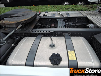 Nyergesvontató Mercedes-Benz Actros 1845 LS: 2 kép.