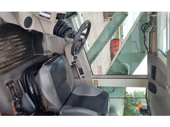 Teleszkópos rakodó Claas Ranger 975: 5 kép. Teleszkópos rakodó Claas Ranger 975: 5 kép.