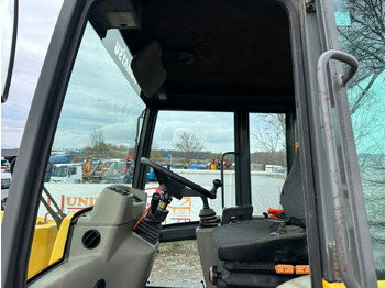 Gumikerekes homlokrakodó KOMATSU WA 85 3: 4 kép.
