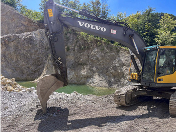Lánctalpas kotró VOLVO EC220D: 2 kép. Lánctalpas kotró VOLVO EC220D: 2 kép.
