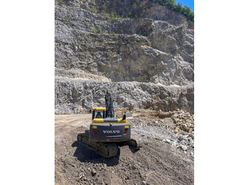 Lánctalpas kotró VOLVO EC220D: 3 kép. Lánctalpas kotró VOLVO EC220D: 3 kép.