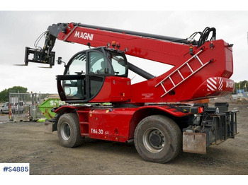 Teleszkópos rakodó MAGNI RTH