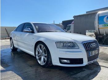 Autó Audi S8: 1 kép.