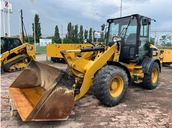 Gumikerekes homlokrakodó CATERPILLAR 908M