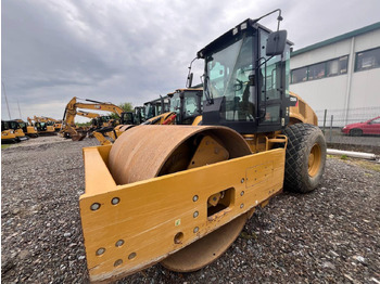Talajtömörítő CATERPILLAR CS64B