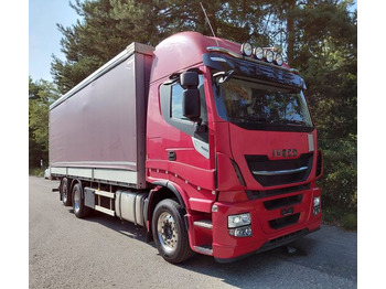 Ponyvás teherautó IVECO Stralis