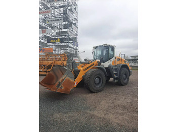 Gumikerekes homlokrakodó LIEBHERR L 526