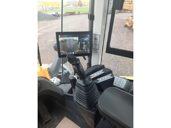 Gumikerekes homlokrakodó 2023 Liebherr L 526 Stereo G8.0-D V: 5 kép.